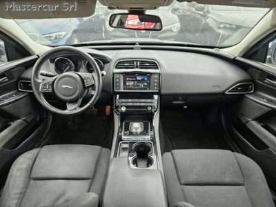 Jaguar XE 2.0 D Turbo 180CV Pure (13)