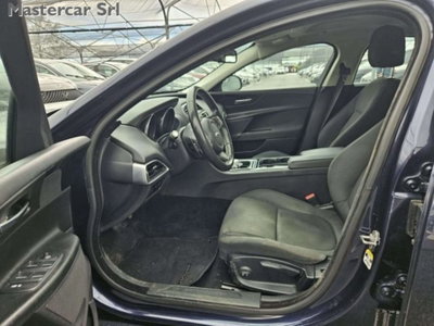 Jaguar XE 2.0 D Turbo 180CV Pure (15)