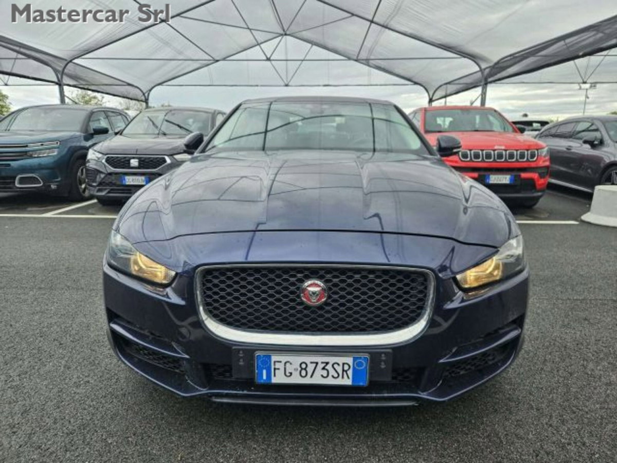 Jaguar XE 2.0 D Turbo 180CV Pure (2)