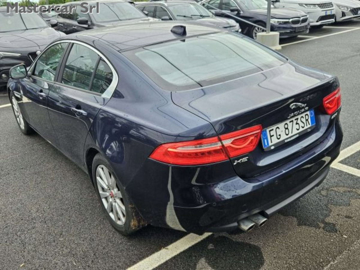 Jaguar XE 2.0 D Turbo 180CV Pure (4)