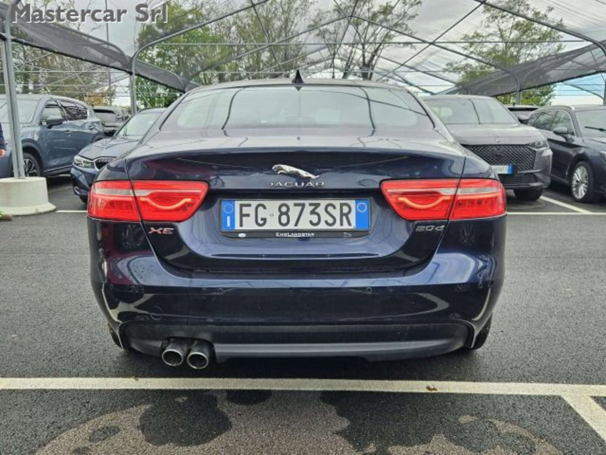 Jaguar XE 2.0 D Turbo 180CV Pure (8)