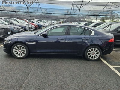 Jaguar XE 2.0 D Turbo 180CV Pure (9)