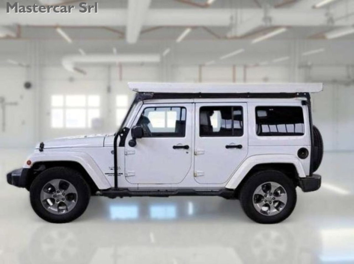 Jeep Wrangler Unlimited 2.8 CRD DPF Sahara Auto (4)