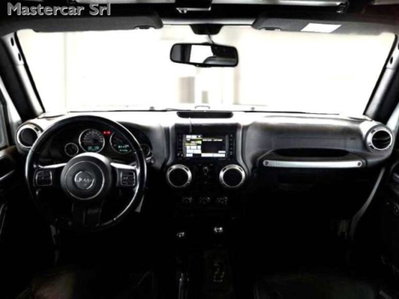 Jeep Wrangler Unlimited 2.8 CRD DPF Sahara Auto (6)