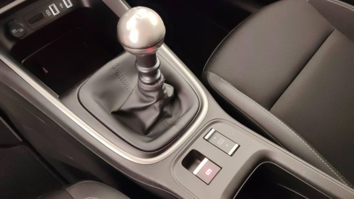 Jeep Avenger 1.2 turbo Summit fwd 100cv (14)