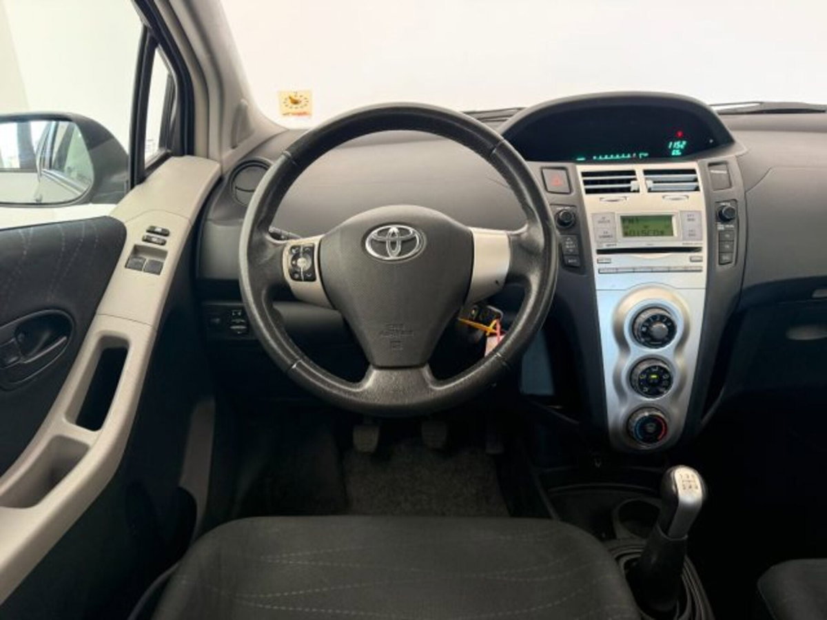 Toyota Yaris 1.0 5 porte Sol (10)
