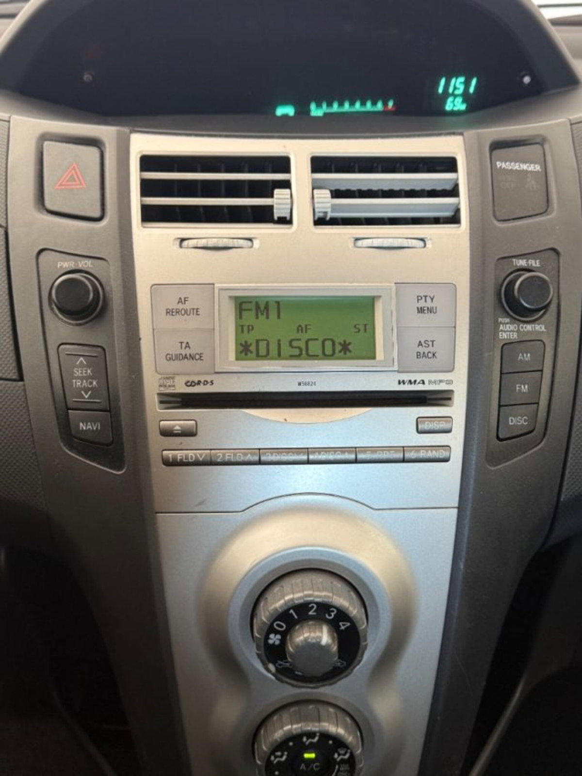 Toyota Yaris 1.0 5 porte Sol (12)