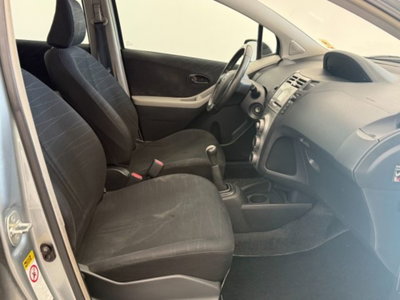Toyota Yaris 1.0 5 porte Sol (13)