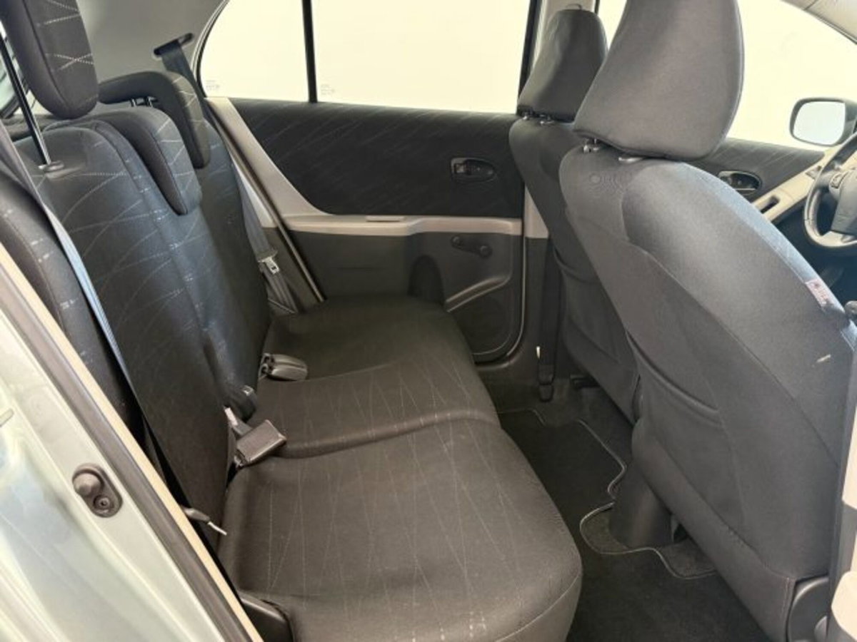Toyota Yaris 1.0 5 porte Sol (14)