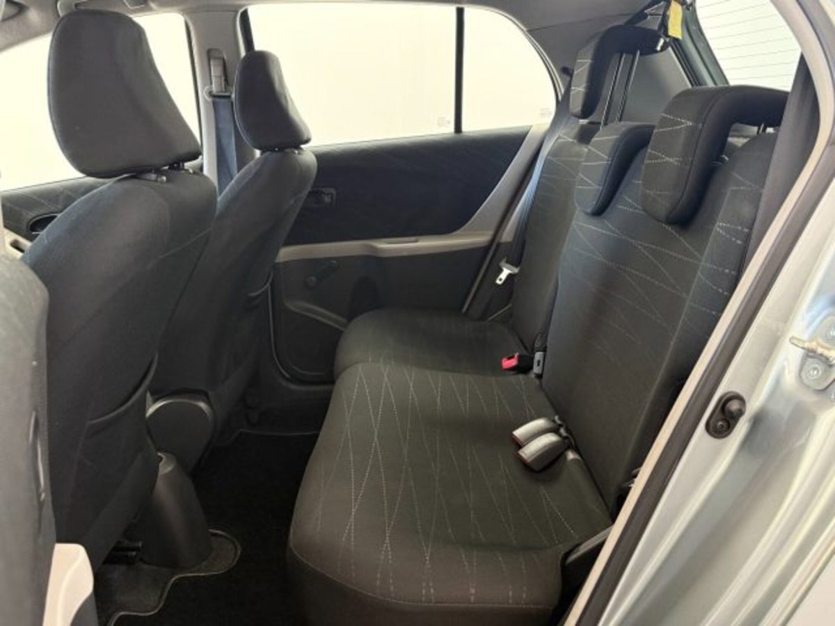 Toyota Yaris 1.0 5 porte Sol (15)