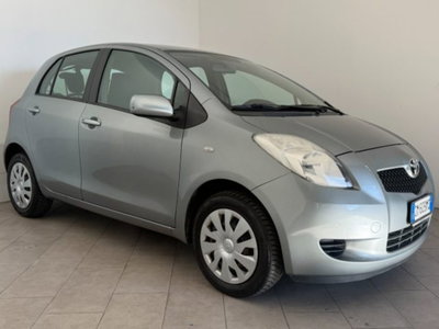 Toyota Yaris 1.0 5 porte Sol (2)