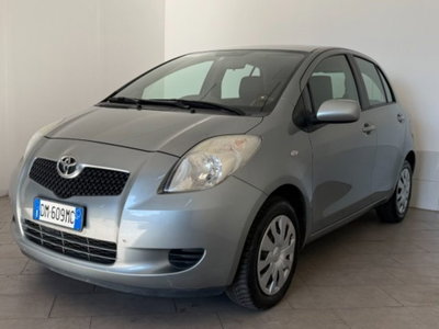 Toyota Yaris 1.0 5 porte Sol (3)