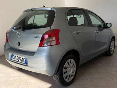 Toyota Yaris 1.0 5 porte Sol (4)