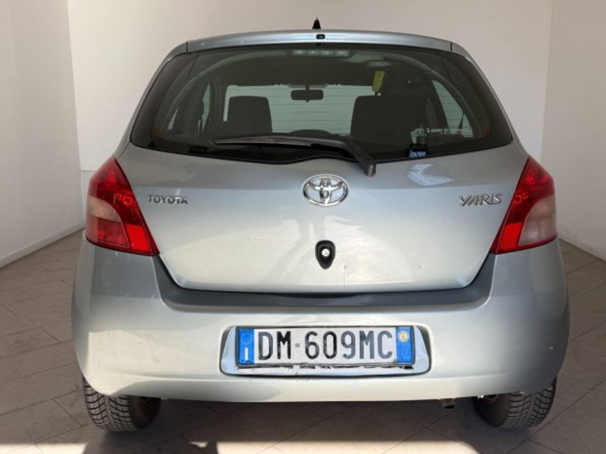 Toyota Yaris 1.0 5 porte Sol (5)