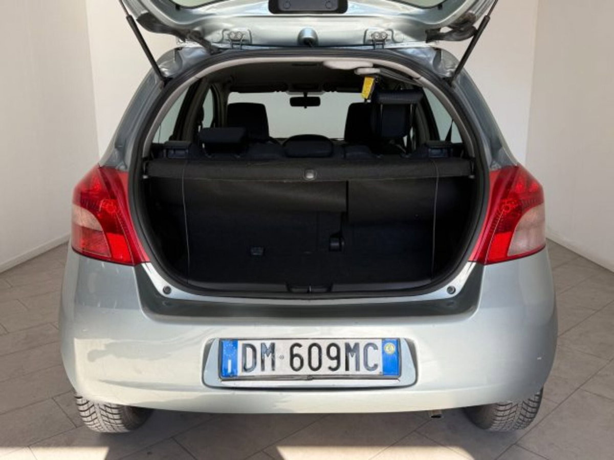 Toyota Yaris 1.0 5 porte Sol (7)