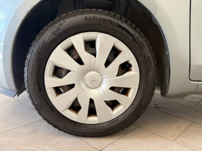 Toyota Yaris 1.0 5 porte Sol (8)