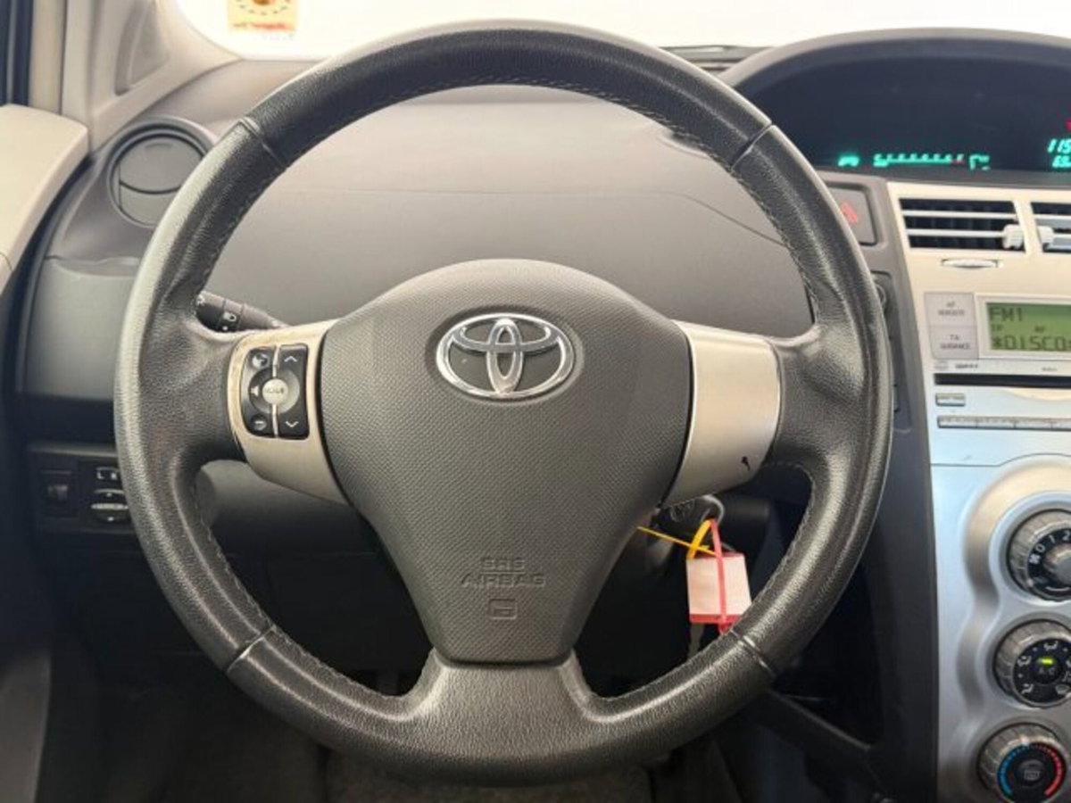Toyota Yaris 1.0 5 porte Sol (9)