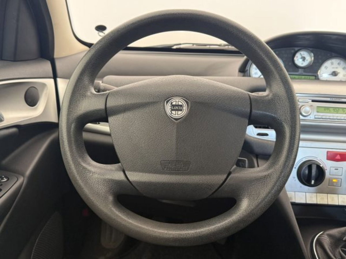 Lancia Ypsilon 1.2 Argento (10)