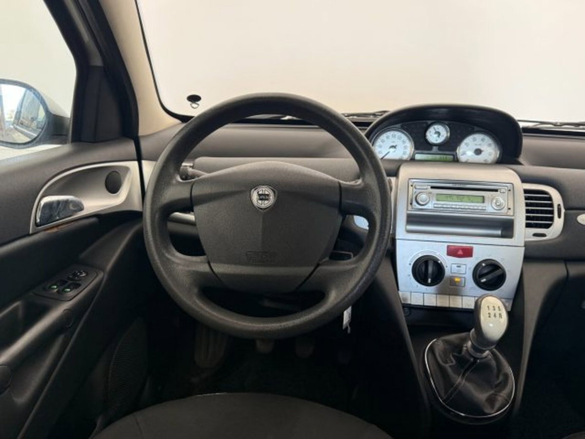 Lancia Ypsilon 1.2 Argento (11)