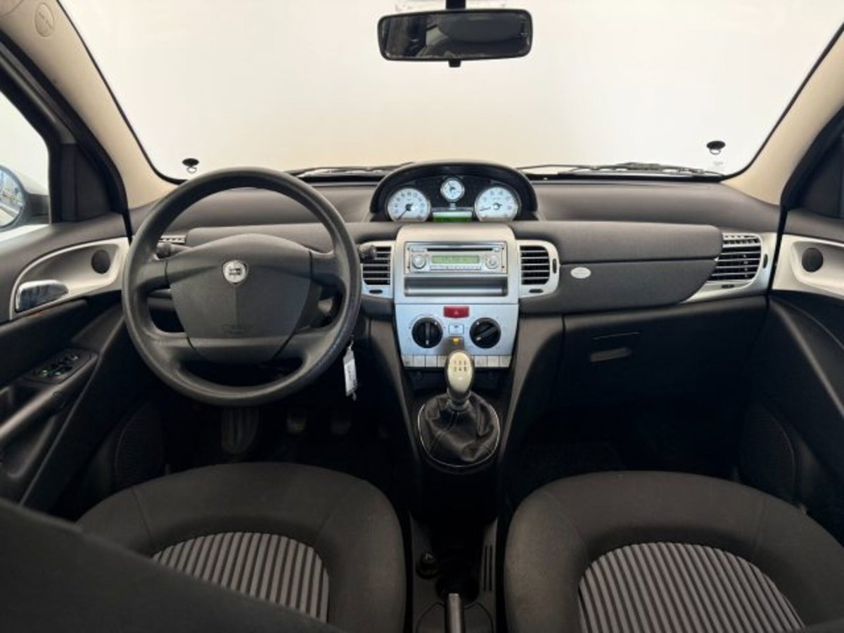 Lancia Ypsilon 1.2 Argento (12)