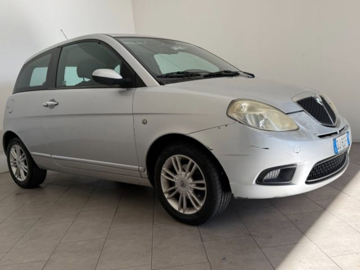 Lancia Ypsilon 1.2 Argento (3)