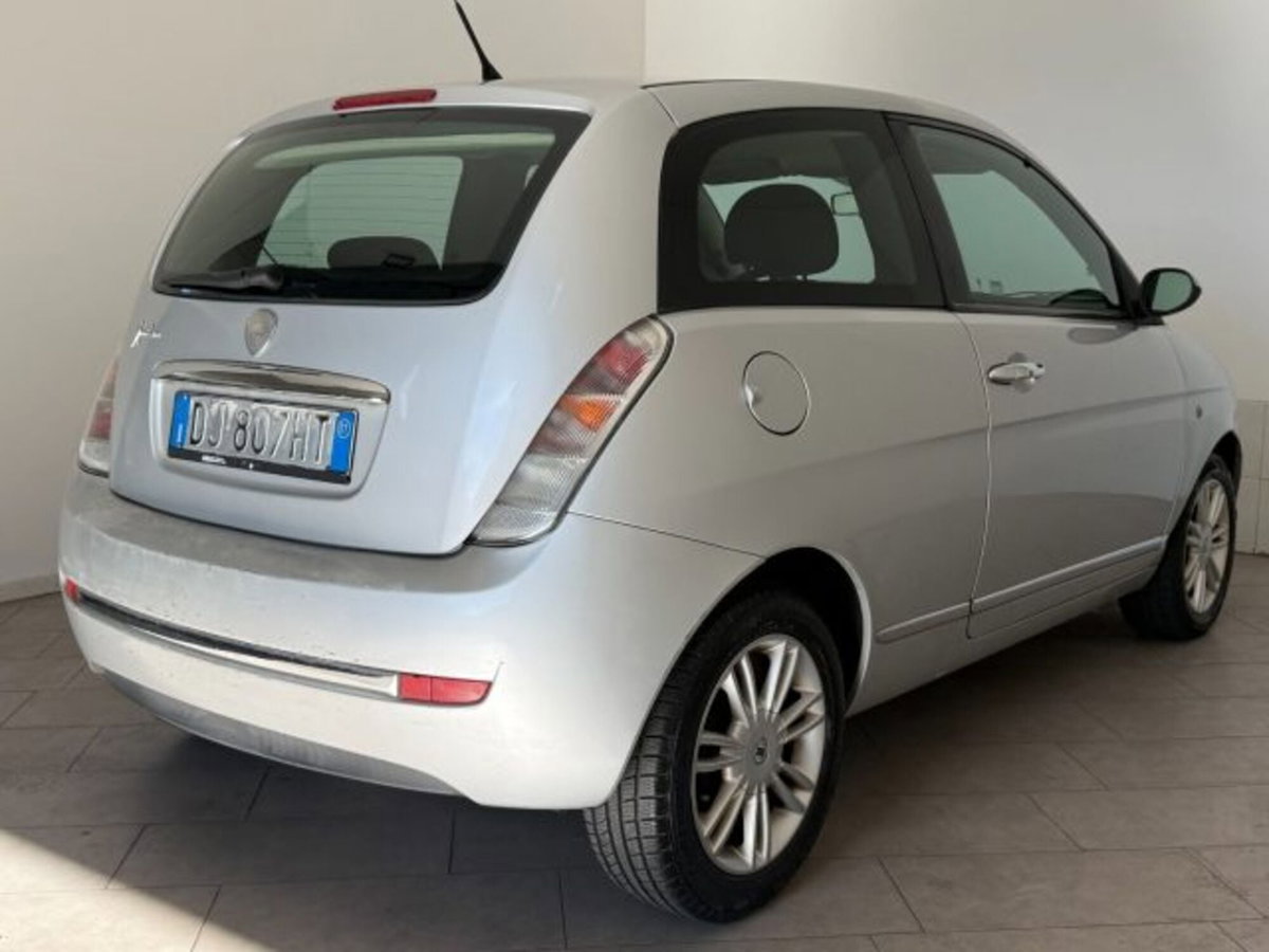 Lancia Ypsilon 1.2 Argento (4)