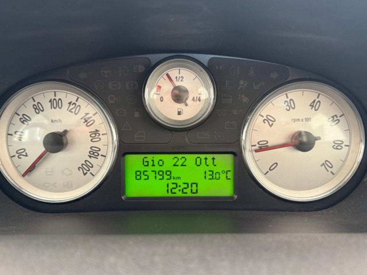 Lancia Ypsilon 1.2 Argento (9)