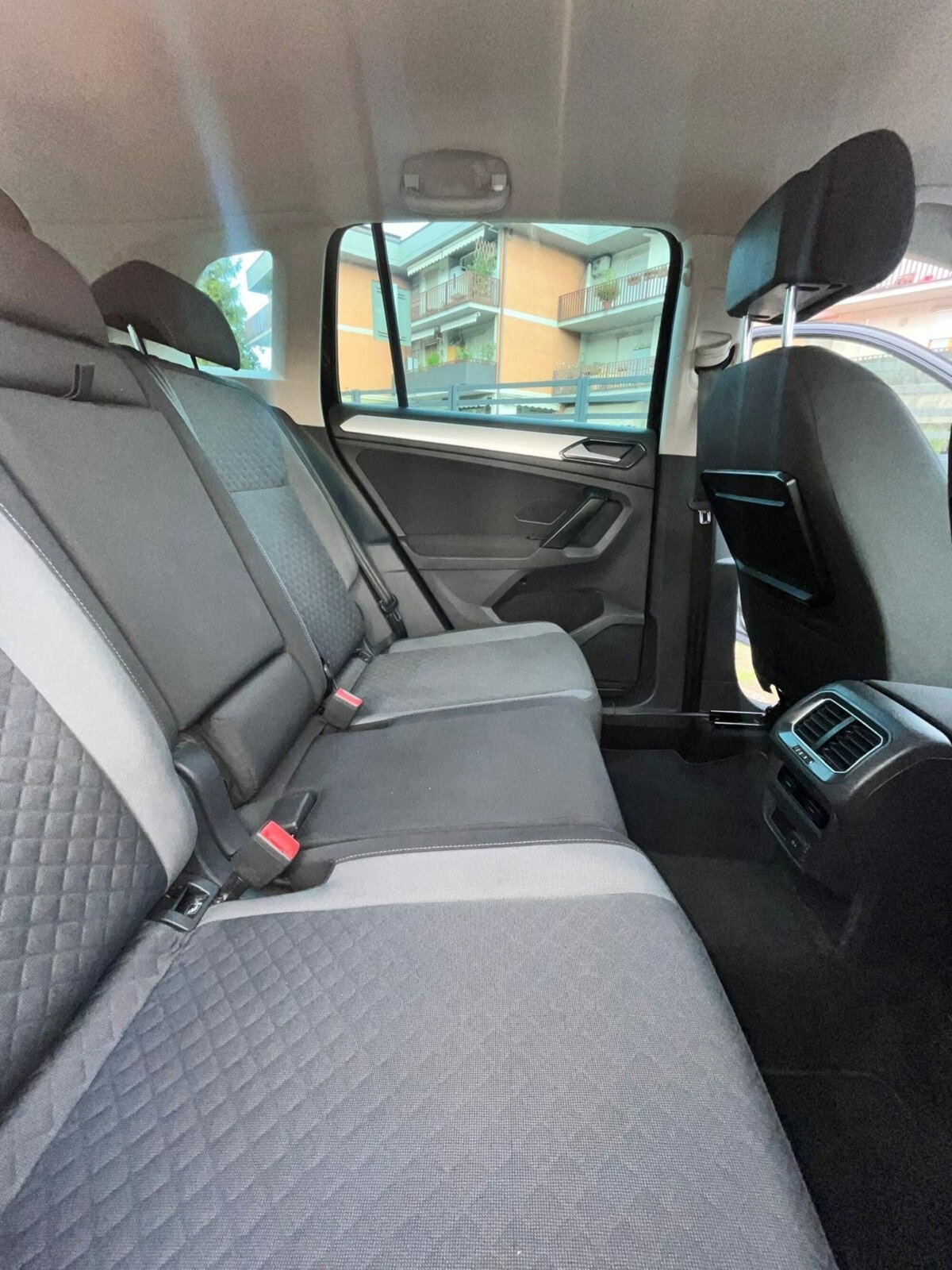 Volkswagen Tiguan 2.0 TDI SCR Business BlueMotion Technology (9)