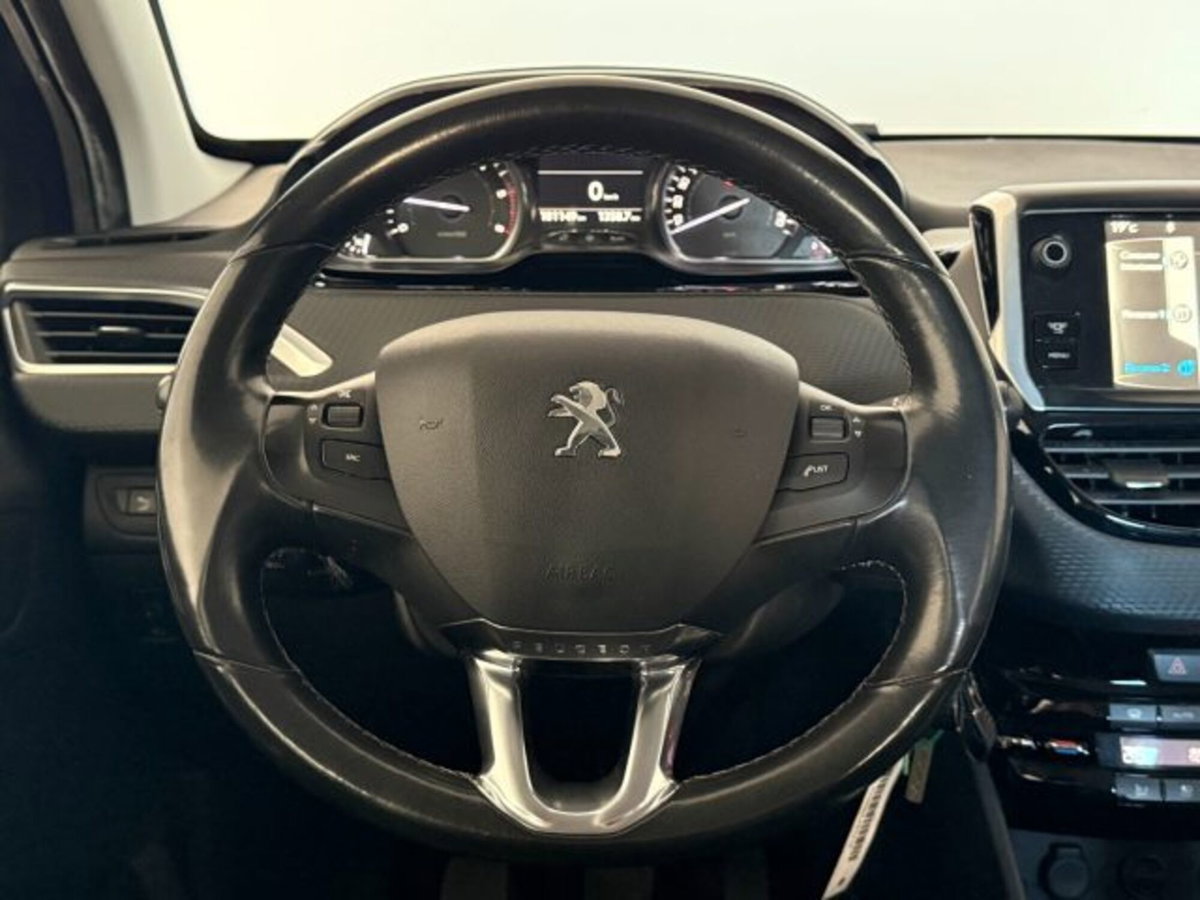 Peugeot 2008 e-HDi 115 CV Stop&Start Féline (11)