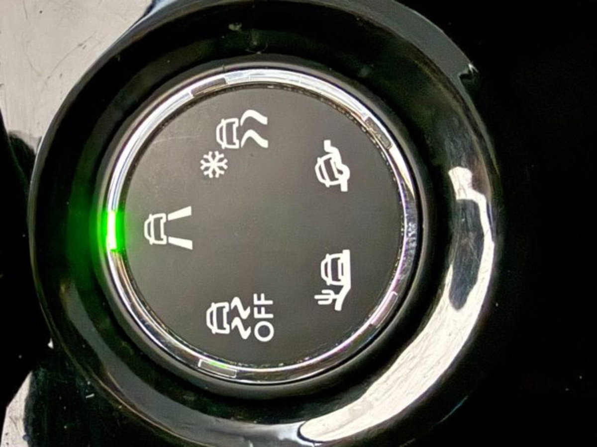 Peugeot 2008 e-HDi 115 CV Stop&Start Féline (12)