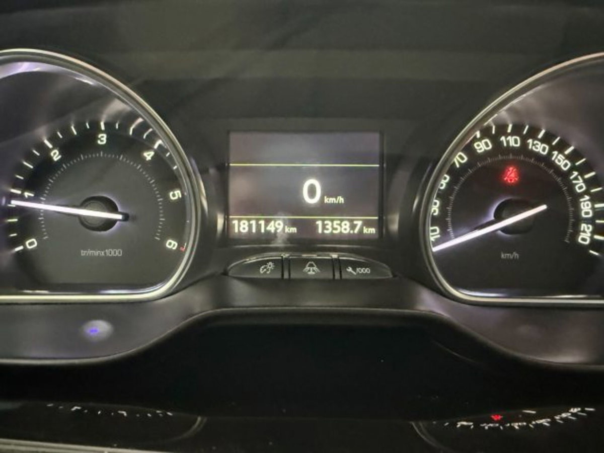 Peugeot 2008 e-HDi 115 CV Stop&Start Féline (20)