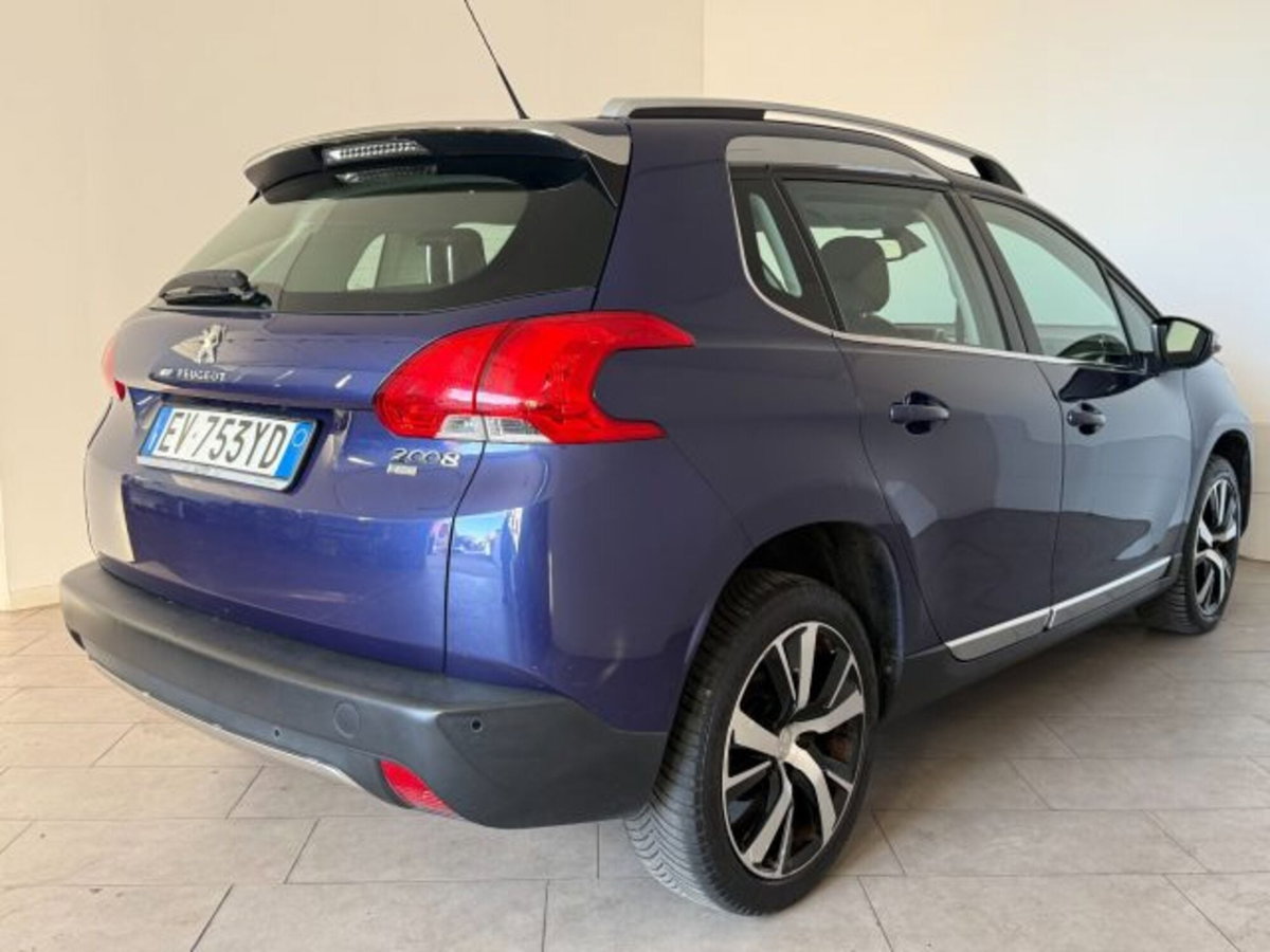 Peugeot 2008 e-HDi 115 CV Stop&Start Féline (4)