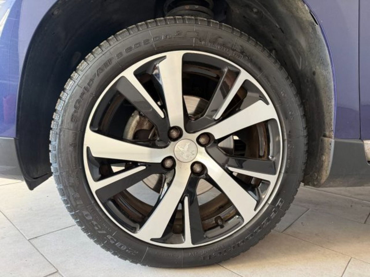 Peugeot 2008 e-HDi 115 CV Stop&Start Féline (8)