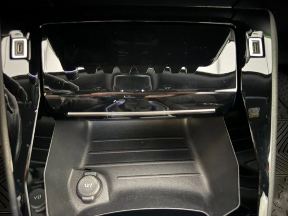 Peugeot 2008 PureTech 130 S&S EAT8 GT Line (18)