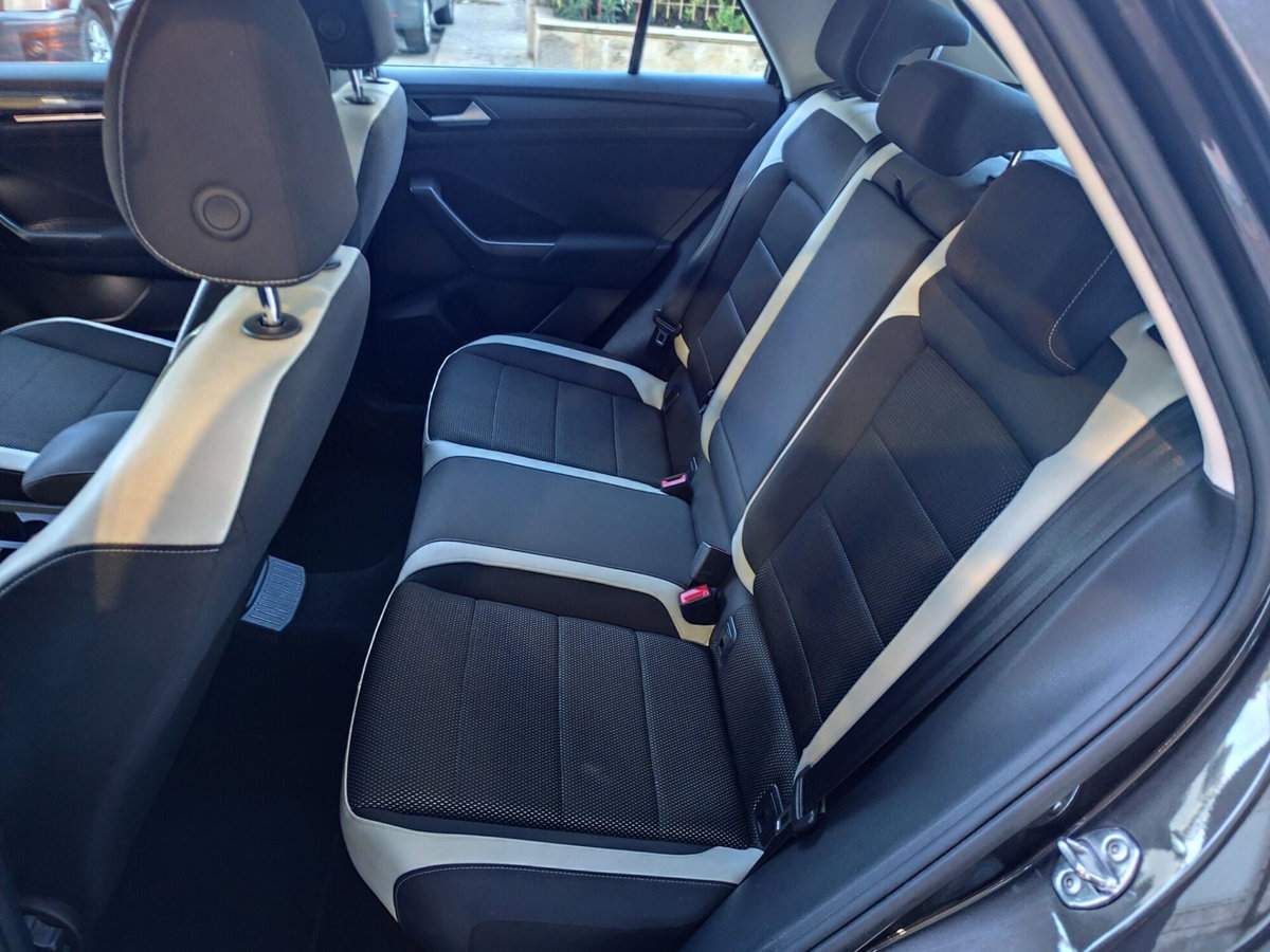 Volkswagen T-Roc 1.6 TDI SCR Advanced BlueMotion Technology (16)