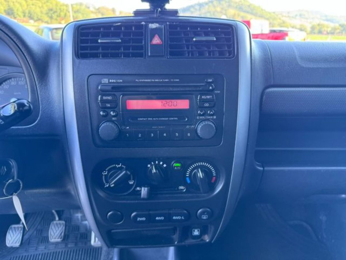 Suzuki Jimny 1.3 4WD Evolution Plus (11)