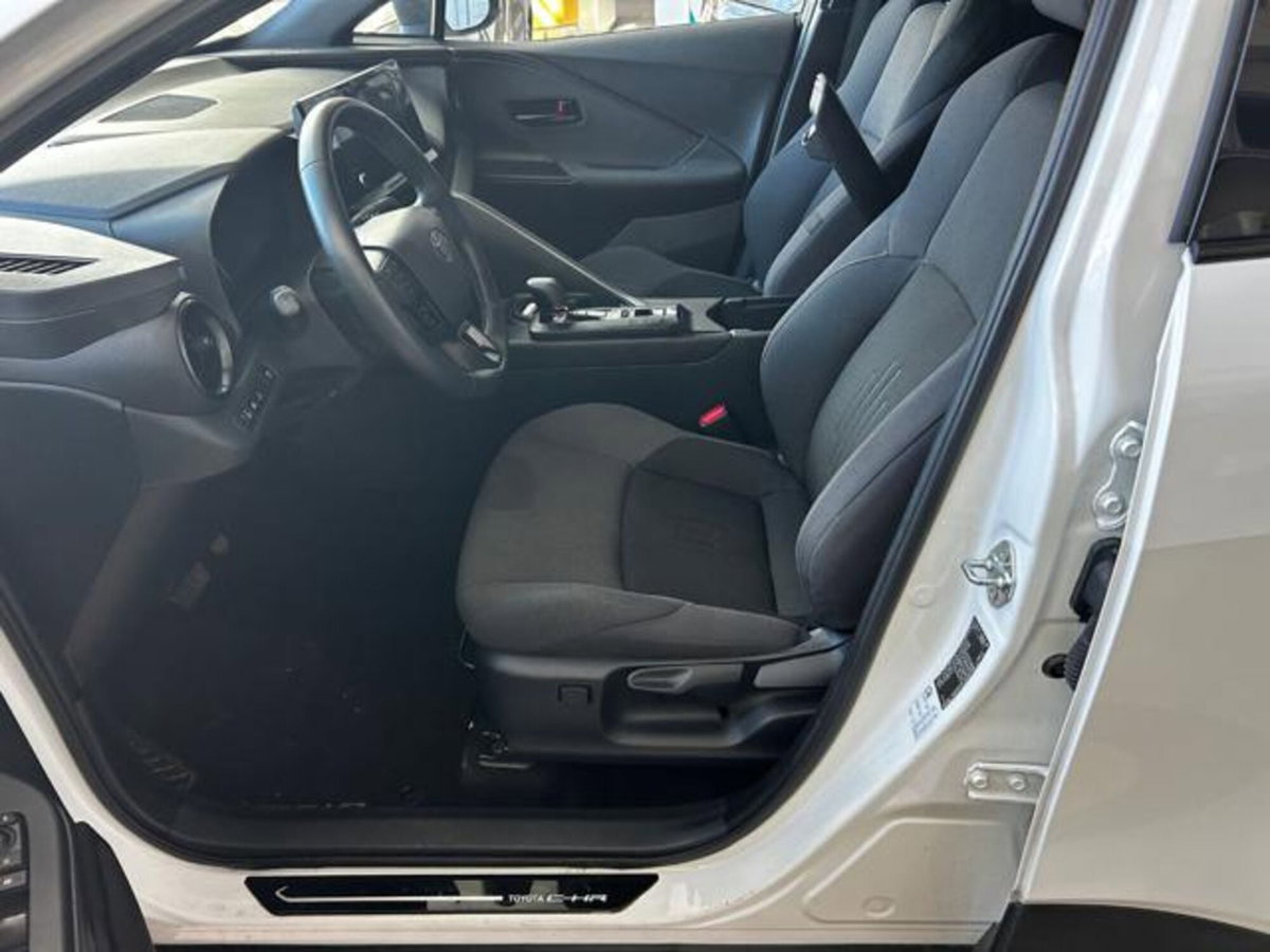 Toyota Toyota C-HR 2.0 phev Trend fwd e-cvt (6)