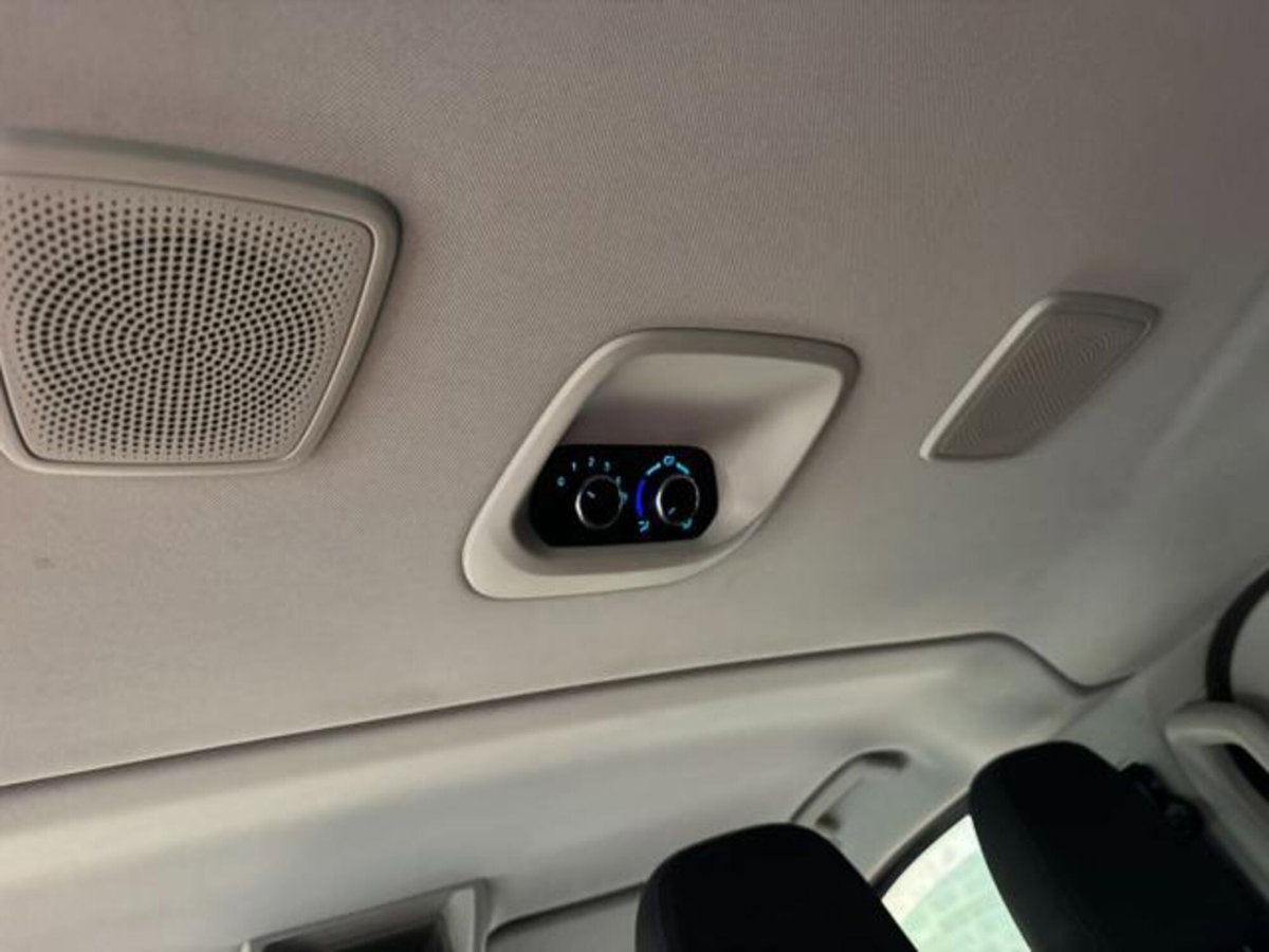 Ford Tourneo Custom 320 2.0 EcoBlue 185CV aut. PL Titanium X (11)