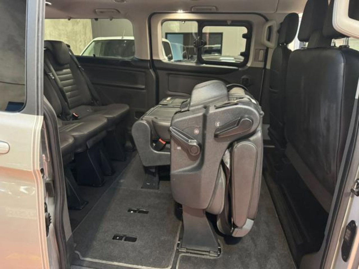 Ford Tourneo Custom 320 2.0 EcoBlue 185CV aut. PL Titanium X (13)
