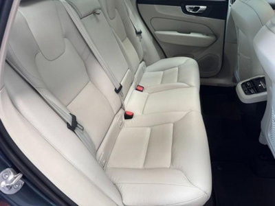 Volvo XC60 B4 (d) AWD automatico Ultimate Dark (12)