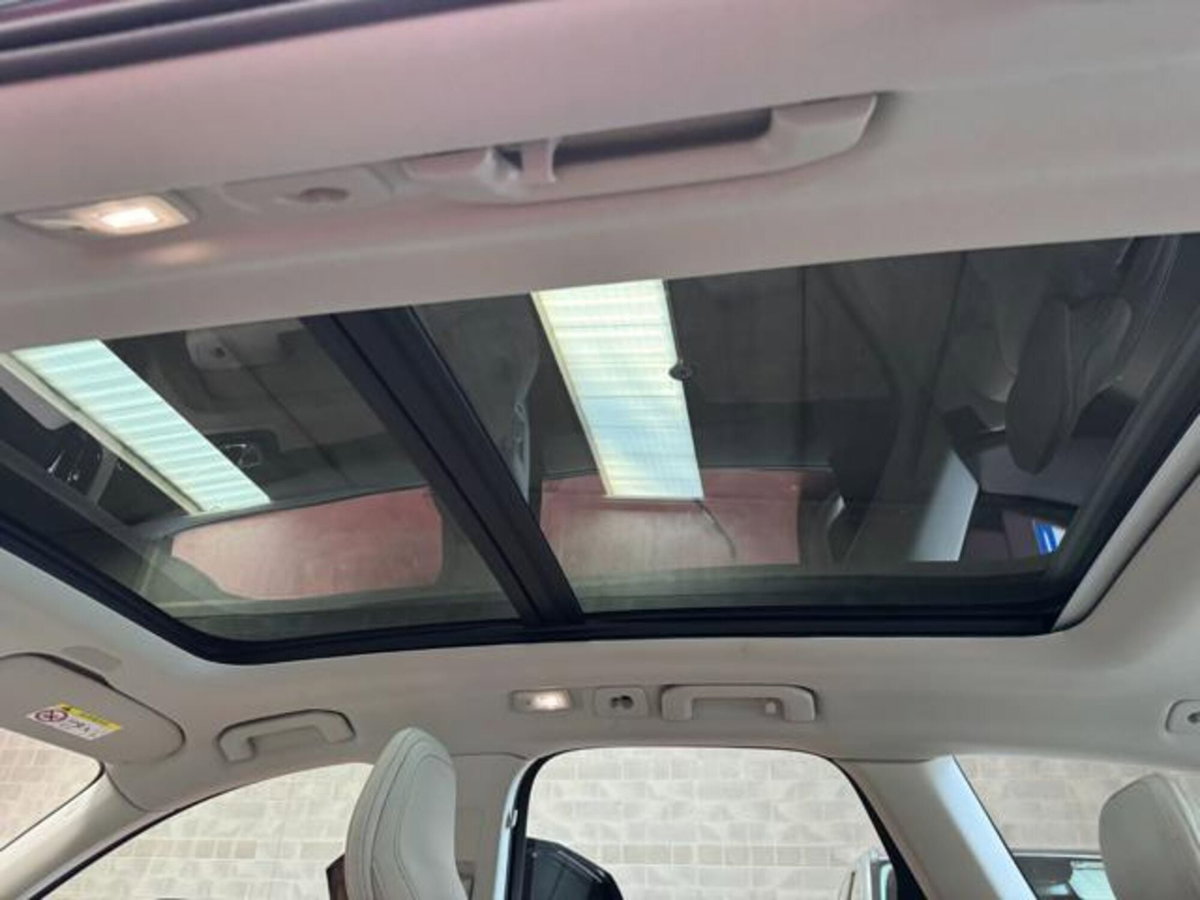 Volvo XC60 B4 (d) AWD automatico Ultimate Dark (13)