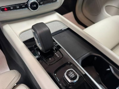Volvo XC60 B4 (d) AWD automatico Ultimate Dark (14)