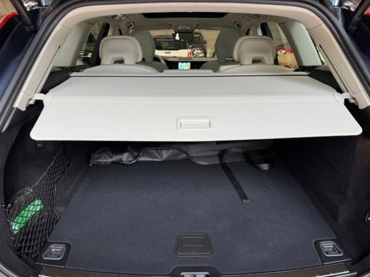 Volvo XC60 B4 (d) AWD automatico Ultimate Dark (15)