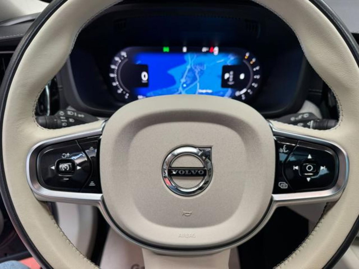 Volvo XC60 B4 (d) AWD automatico Ultimate Dark (16)