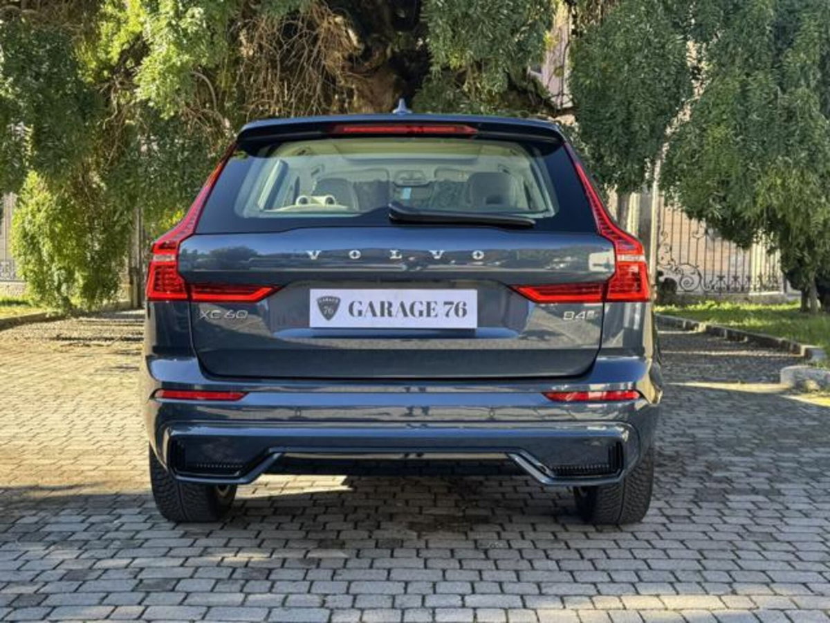 Volvo XC60 B4 (d) AWD automatico Ultimate Dark (3)
