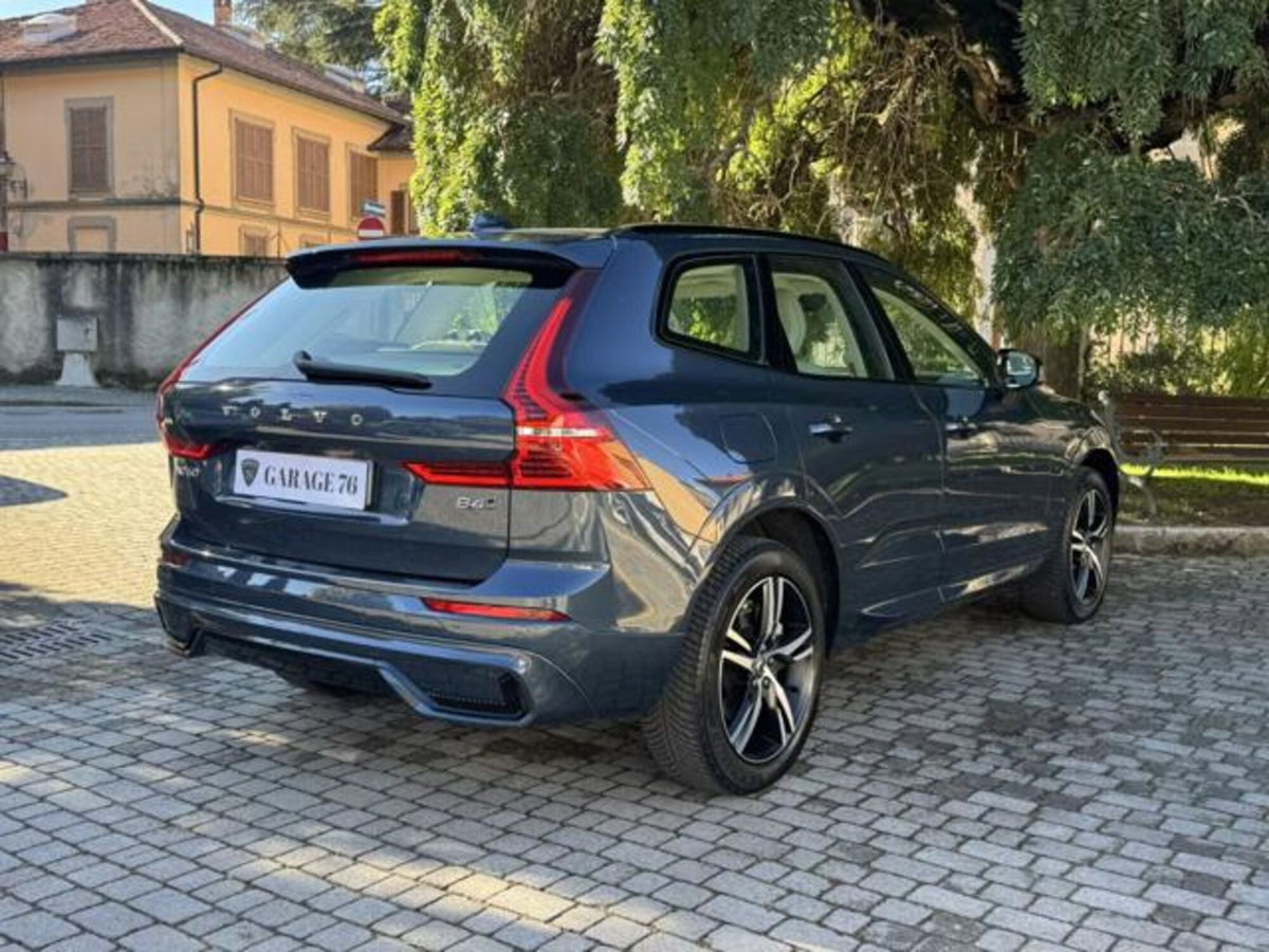 Volvo XC60 B4 (d) AWD automatico Ultimate Dark (4)