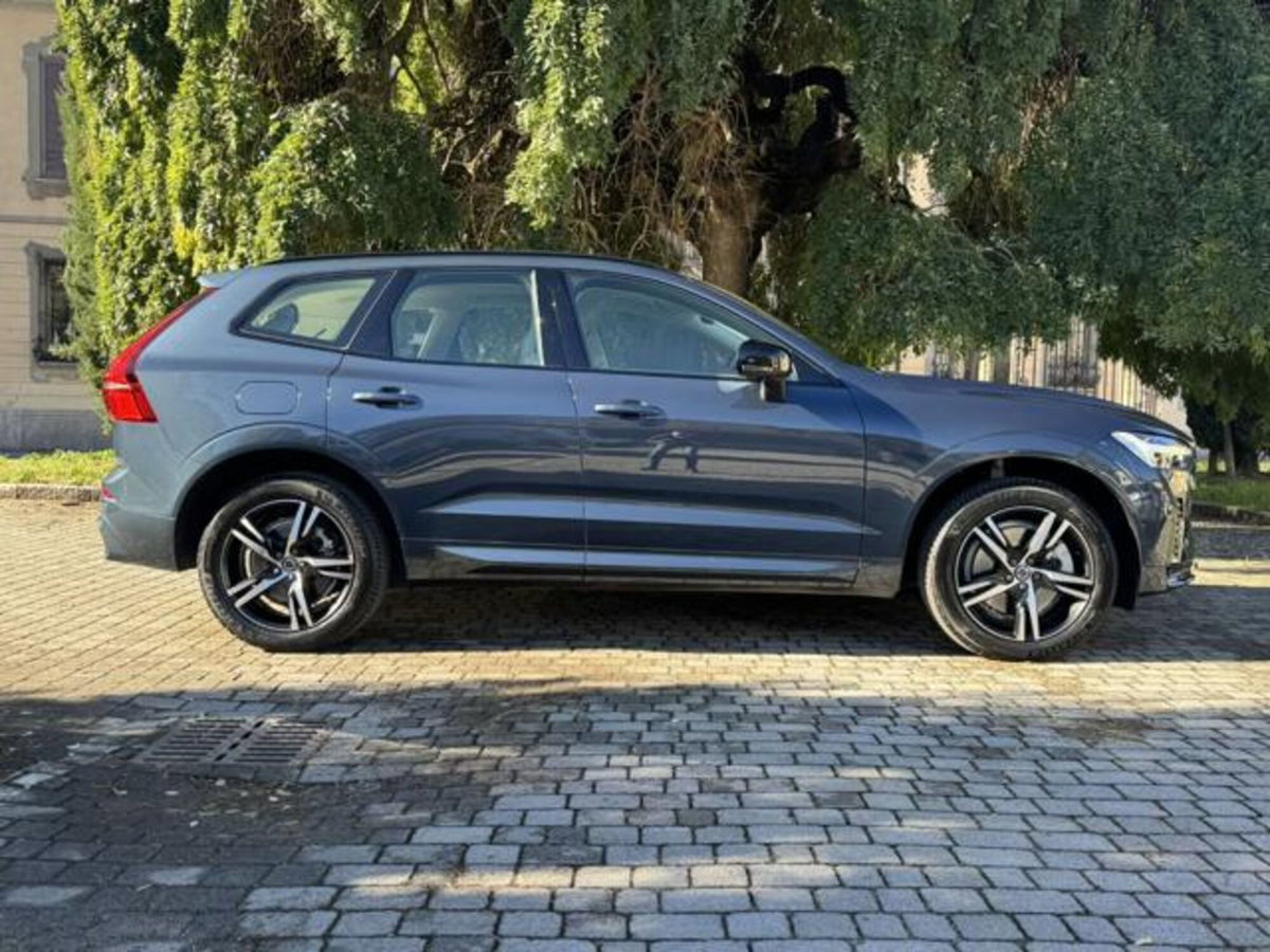 Volvo XC60 B4 (d) AWD automatico Ultimate Dark (5)