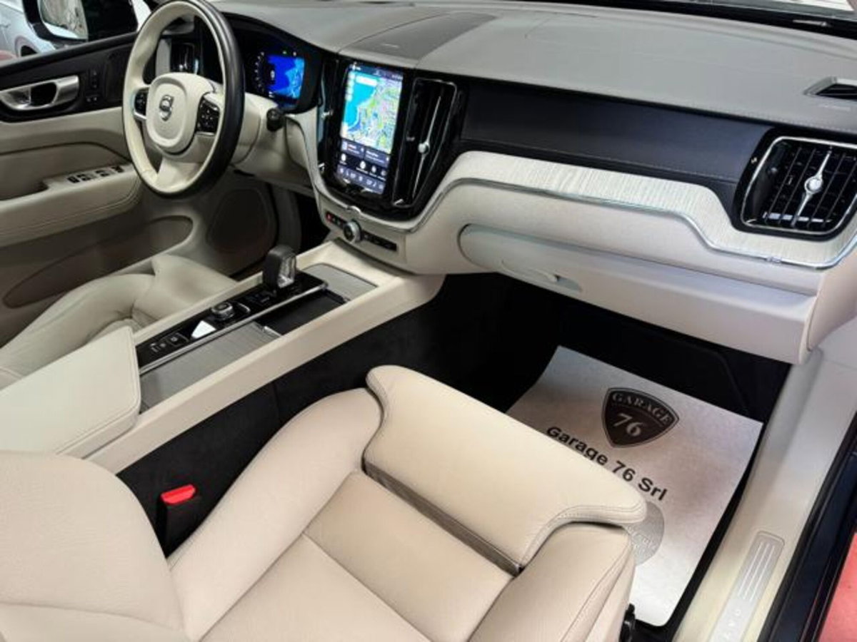 Volvo XC60 B4 (d) AWD automatico Ultimate Dark (7)