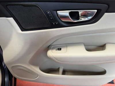 Volvo XC60 B4 (d) AWD automatico Ultimate Dark (9)