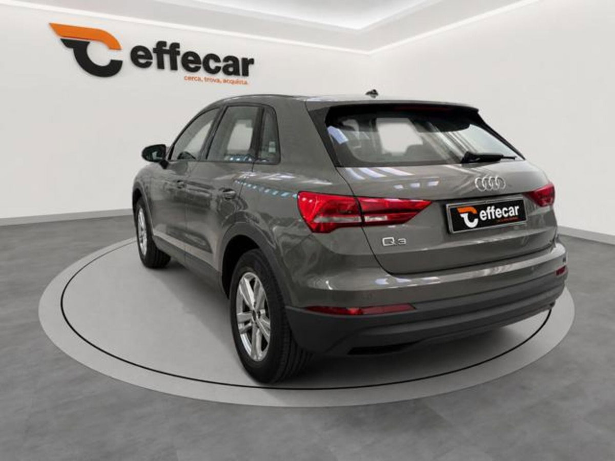 Audi Q3 35 TDI quattro S tronic Business (4)